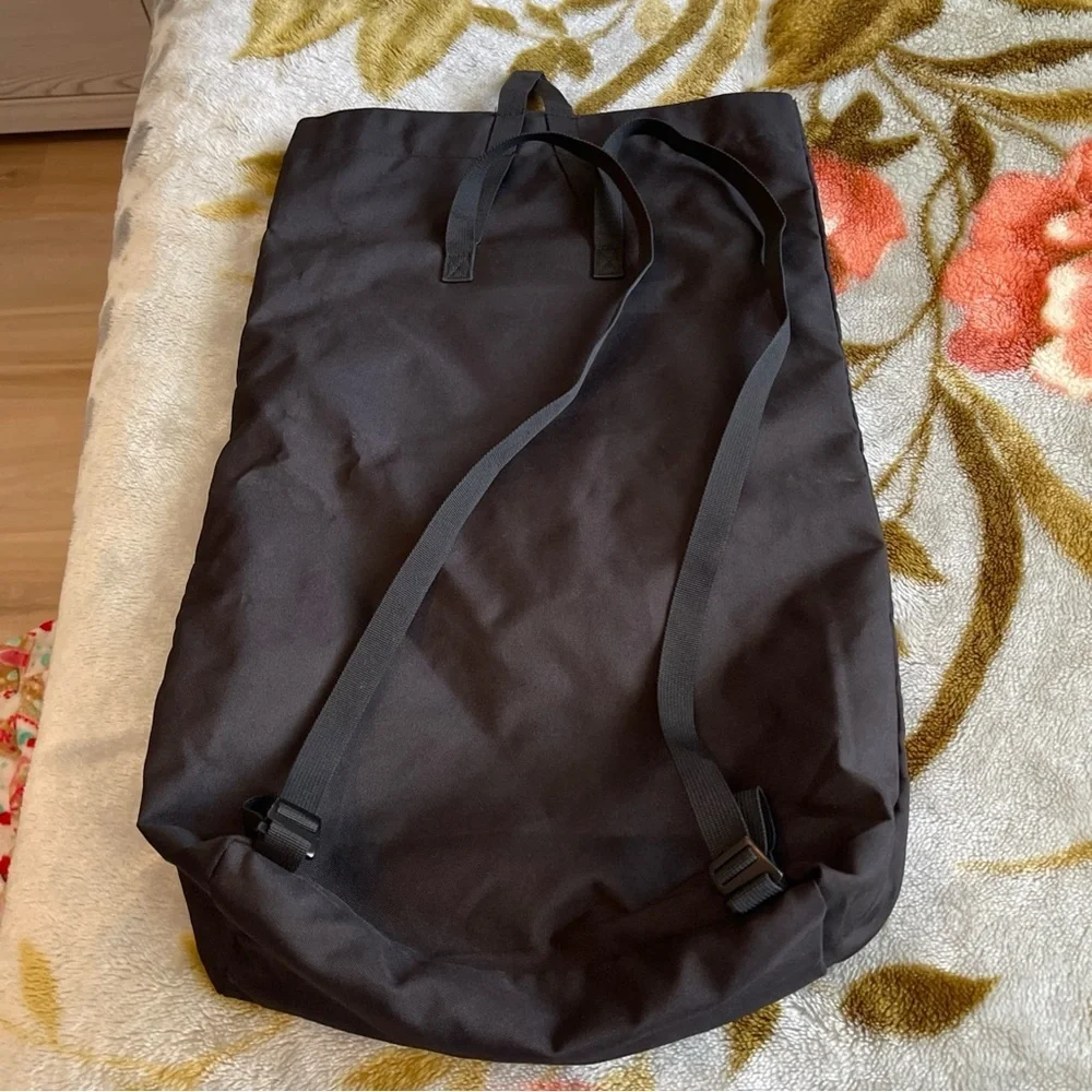 On Running Charcoal Roll-Top Backpack dark black